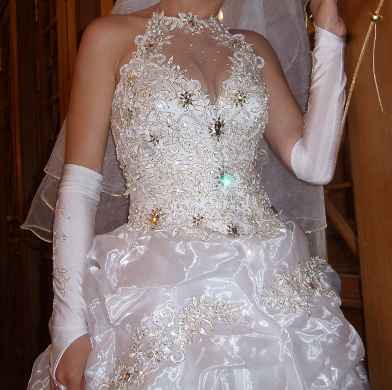 Камни на свадебных платьях